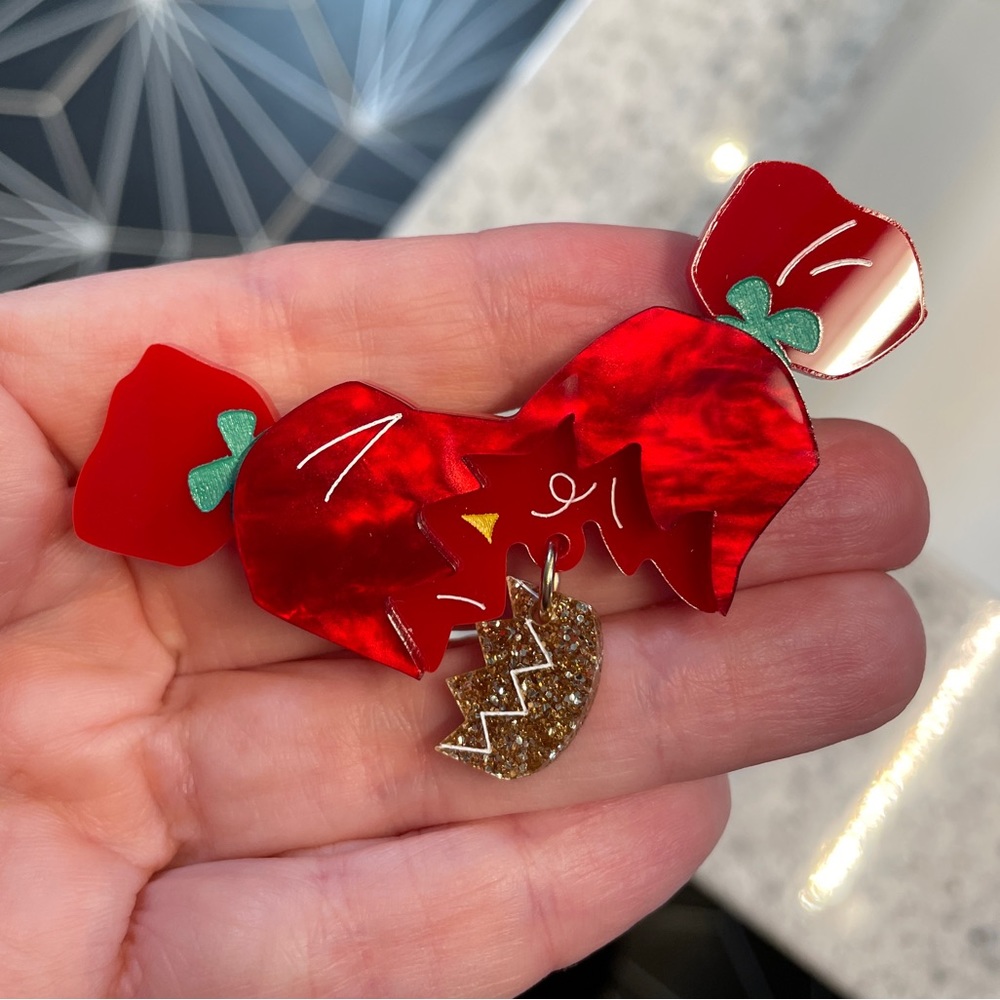 La Vidriola Pop! I love My Christmas Cracker Brooch